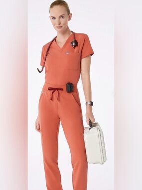 FIGS Zamora Jogger Scrub Pants